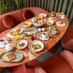 Cenica Hotel, Curio Collection By Hilton فندق