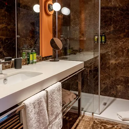 ホテル Cenica Hotel, Curio Collection By Hilton ポルト