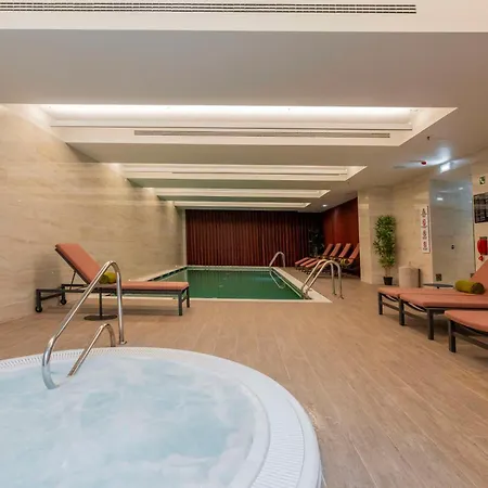 Cenica Hotel, Curio Collection By Hilton ホテル