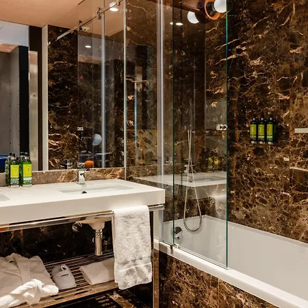 מלון Cenica Hotel, Curio Collection By Hilton 5*