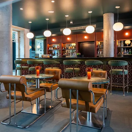 Cenica Hotel, Curio Collection By Hilton מלון