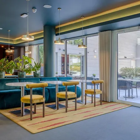 מלון Cenica Hotel, Curio Collection By Hilton 5*