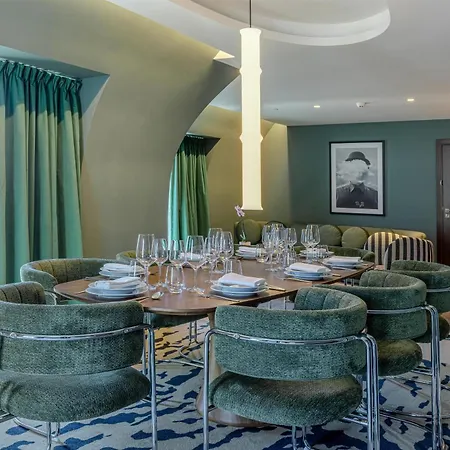 מלון Cenica Hotel, Curio Collection By Hilton