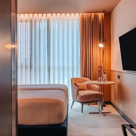 Hotel Cenica Hotel, Curio Collection By Hilton