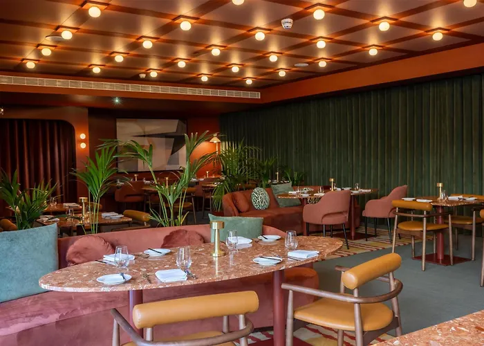 Hotel Cenica Hotel, Curio Collection By Hilton