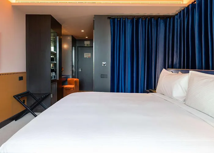 Hotel Cenica Hotel, Curio Collection By Hilton